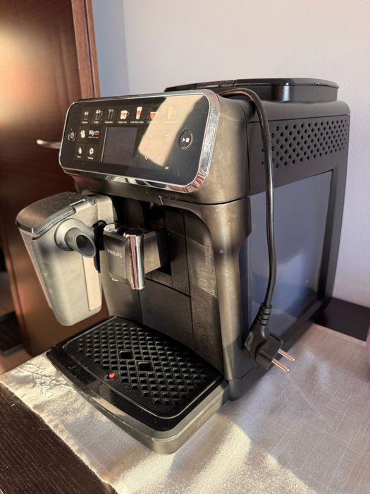 Espressor automat Philips LatteGo Seria 5400 EP5447/90, 1.8l, 1500W, 15 bar, negru
