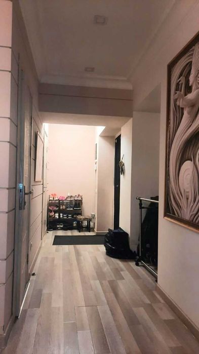 Продается  4\3\9 103 m2  ц-1  в центр города дом кирпичный !!