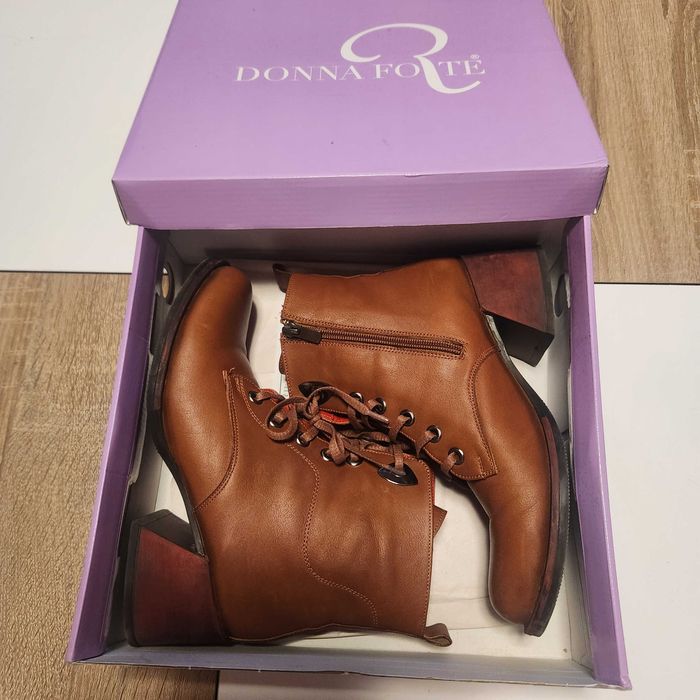 Дамски кафяви боти от естествена кожа