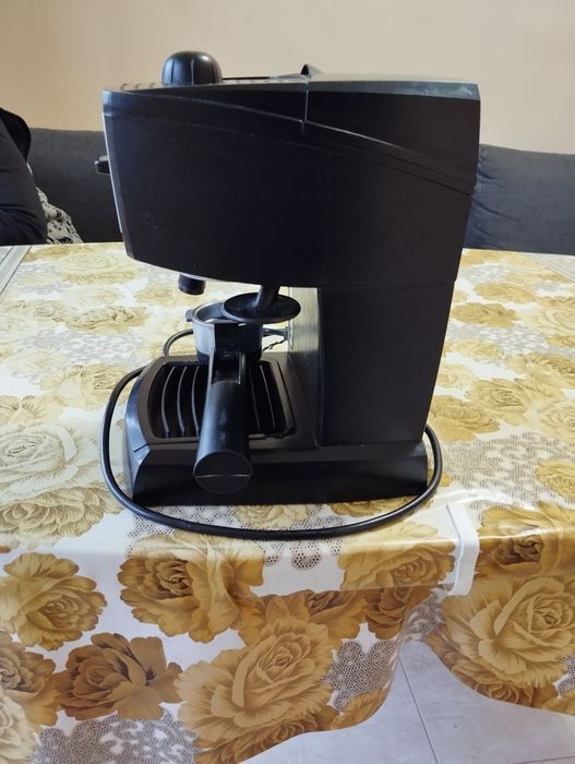 Продавам кафемашина " DELONGHI "
