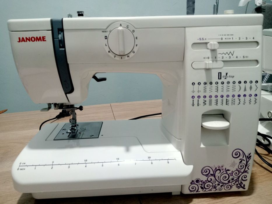 Швейная машинка и оверлок