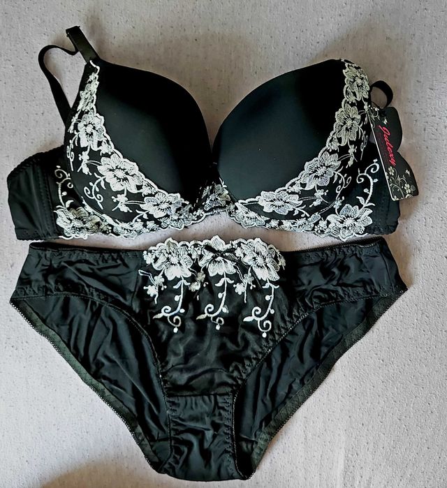 Комплект дамско бельо- сутиен с бикини