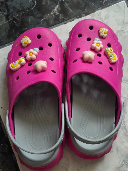 Crocs roz cu strasuri