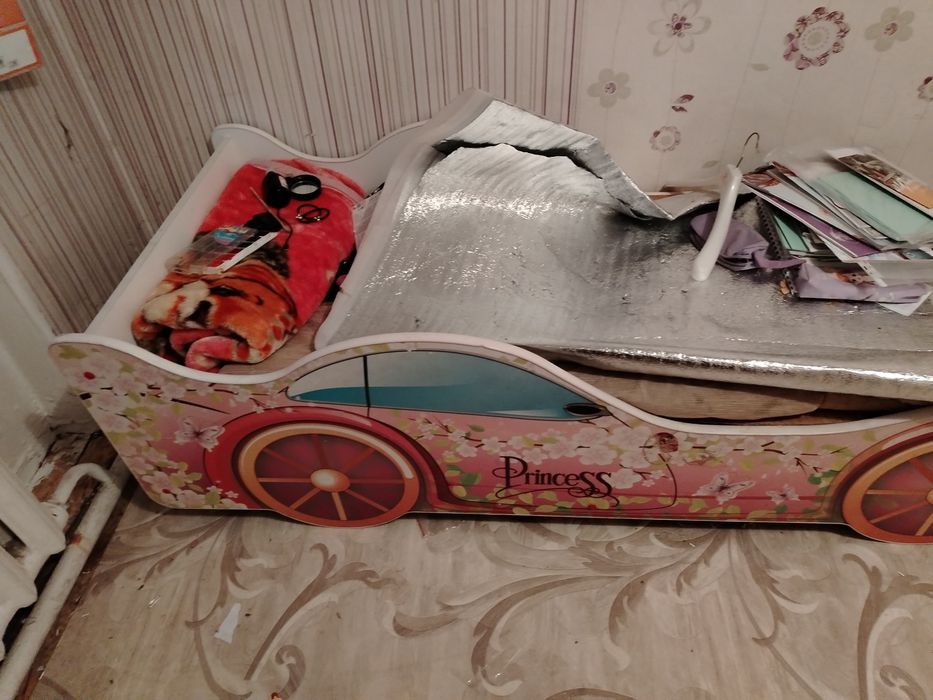 Девочковый кровать-машина