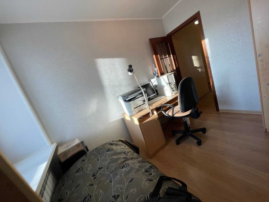 Продаётся 3-комнатная в Центре.