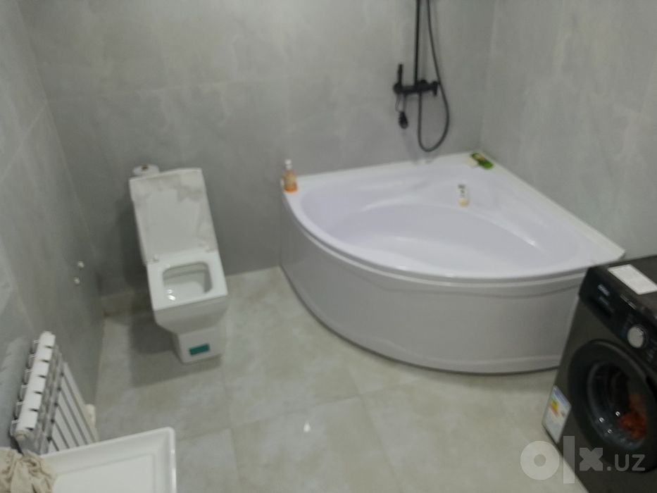 Srochna 82.83kvadratli uy sotiladi mansard 8-etaj