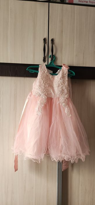 Продаётся платье на 5-6лет