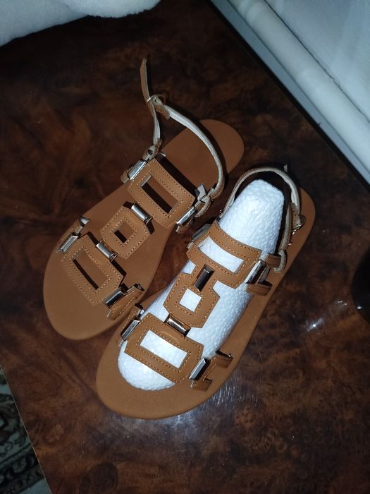 Продам новую обувь 41 рр сандалии
