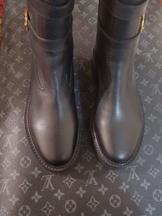 Женская сапоги,новые!