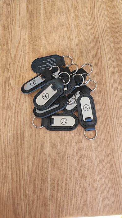 Vând Brelocuri originale Mercedes Benz din piele