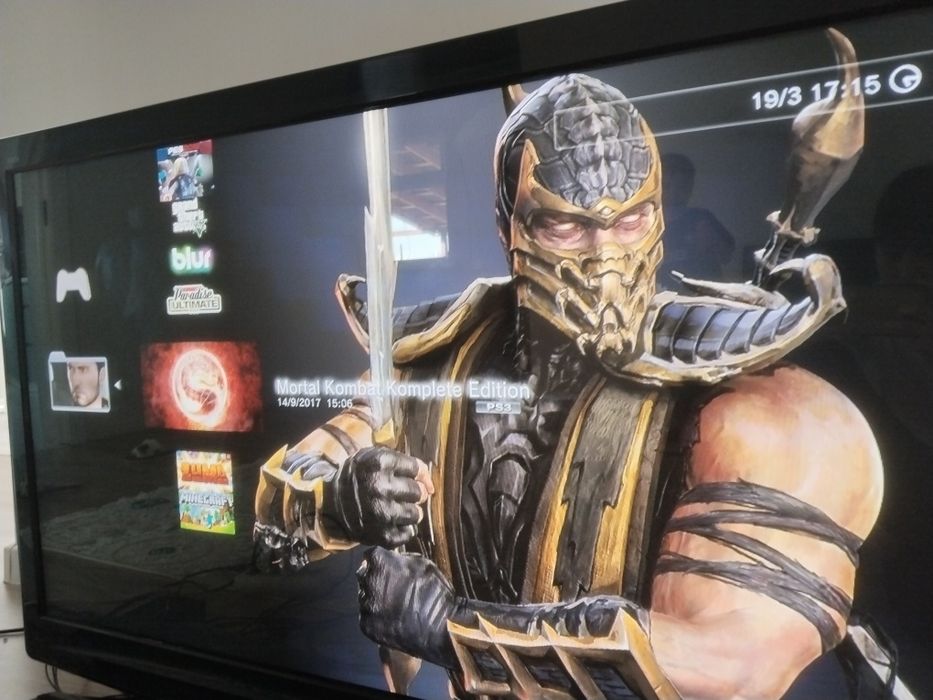 Playstation 3 super slim,