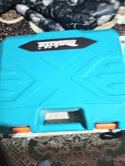 Продавам винтовер макита 24 v използван малко