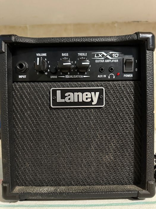 Vând amplificator de chitară laney.