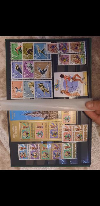 De vânzare clasoare cu timbre. Rog seriozitate