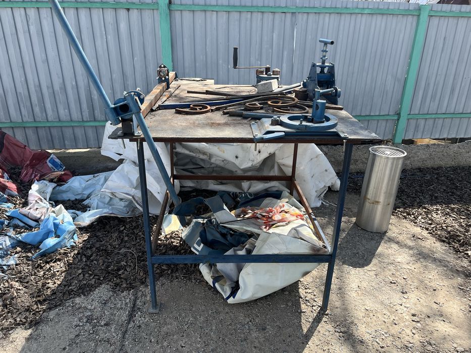 Готовый стол со станками для холодной ковки