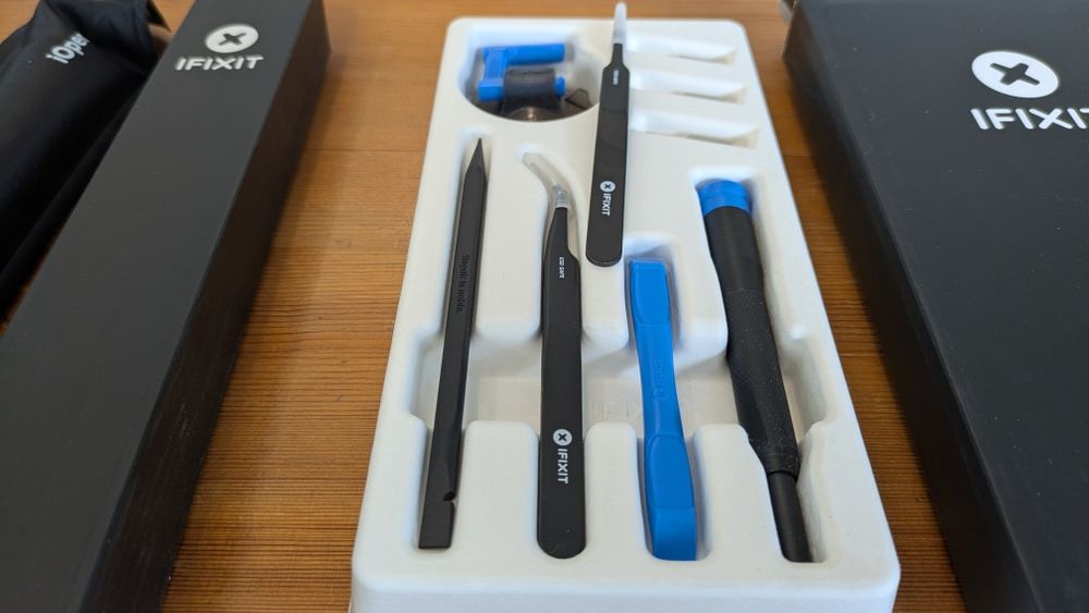 Оригинален iFixit комплект инструменти за ремонт на телефони – Pixel, iPhone, Samsung
