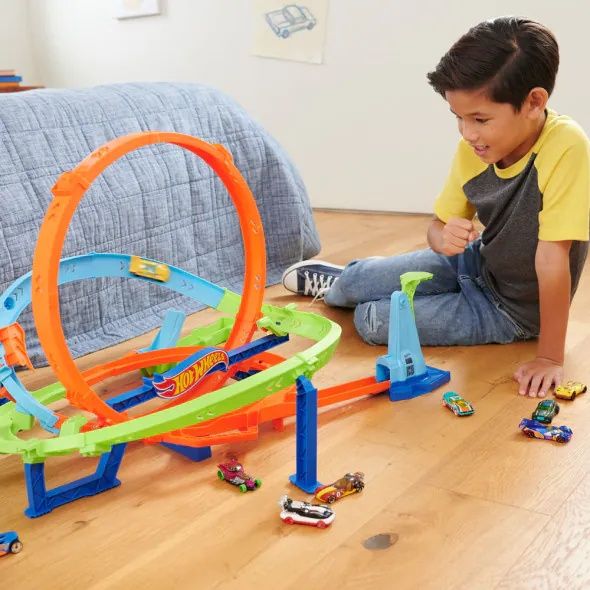 Hot Wheels Писта Loop Cyclone Challenge НОВА Разглобена, без кутията и количката