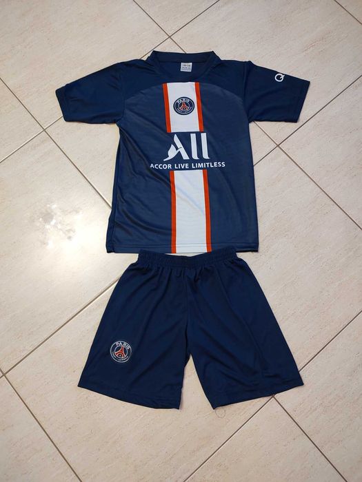 ПОДАРЪК 2ра топка Детски Екип Меси ПСЖ ПАРИЖ /Шапка/Калци /Топка