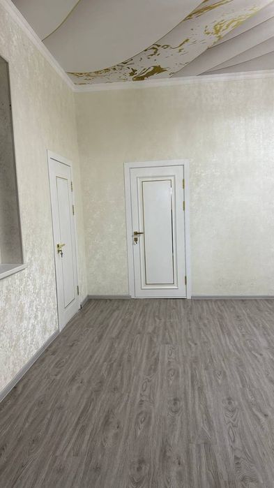 Нарпай центрда уй, ховли сотилади.