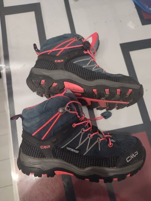 Спортни обувки за