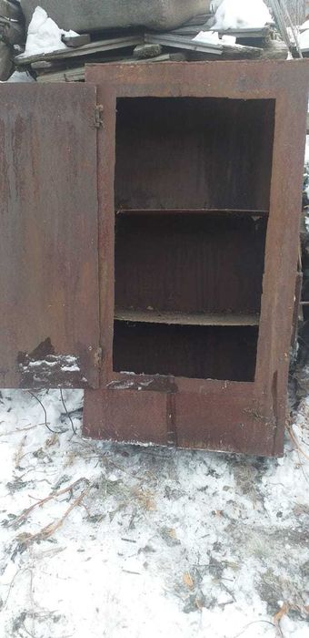 Продам шкаф железный