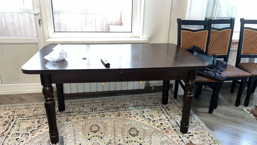 Стол со стульями