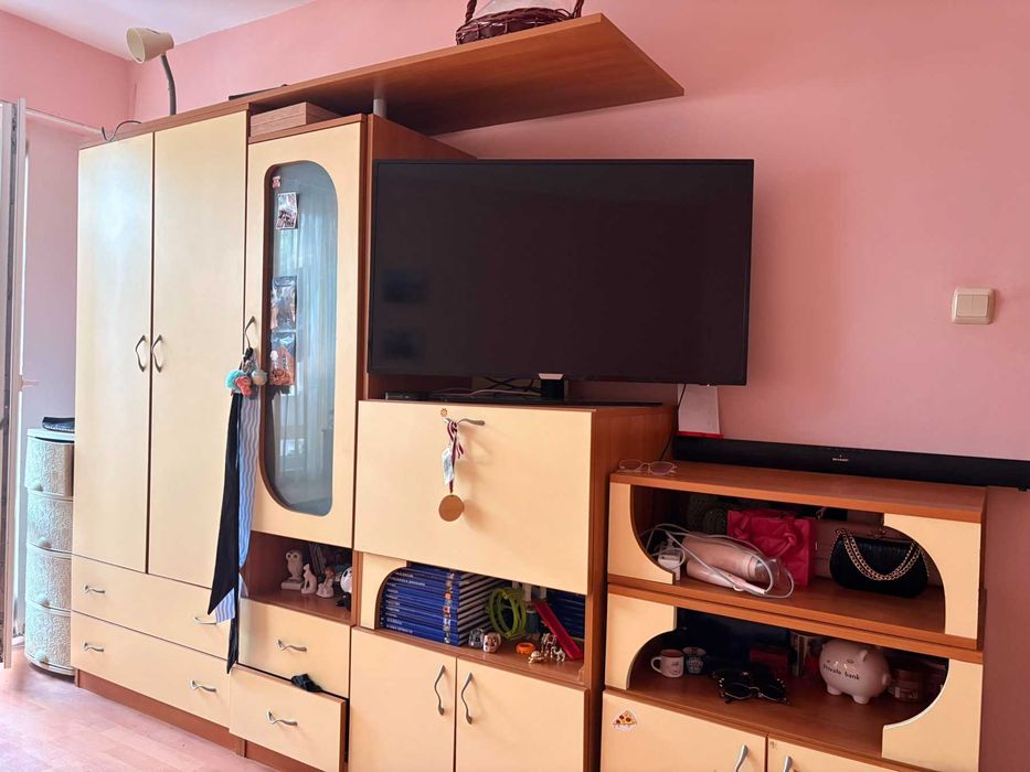 Продавам секция голяма и почти като нова