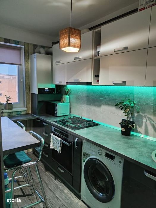 Apartament cu 3 camere, zona Aurel Vlaicu, Bloc renovat