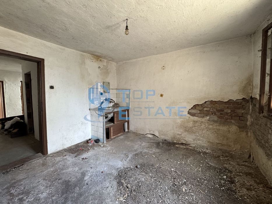 Етаж от къща със сутеренен етаж в град Павликени, област Велико Търно