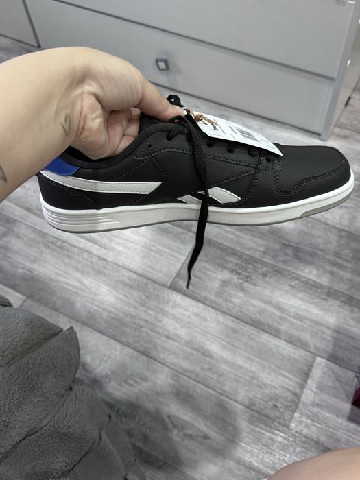 Продам новые кроссовки мужские