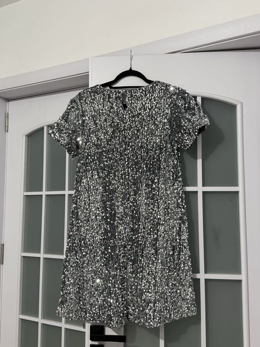 Rochie paiete argintii marime S + cadou fusta Poema