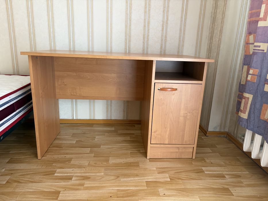 Стол письменный