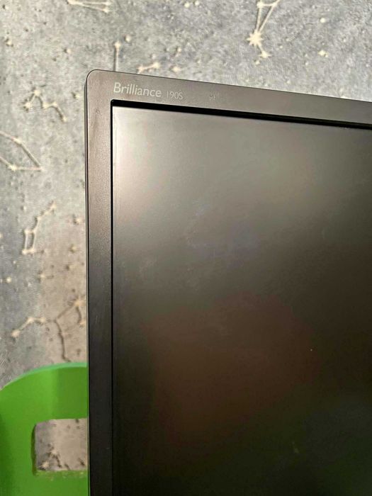 LCD монитор Philips Brilliance