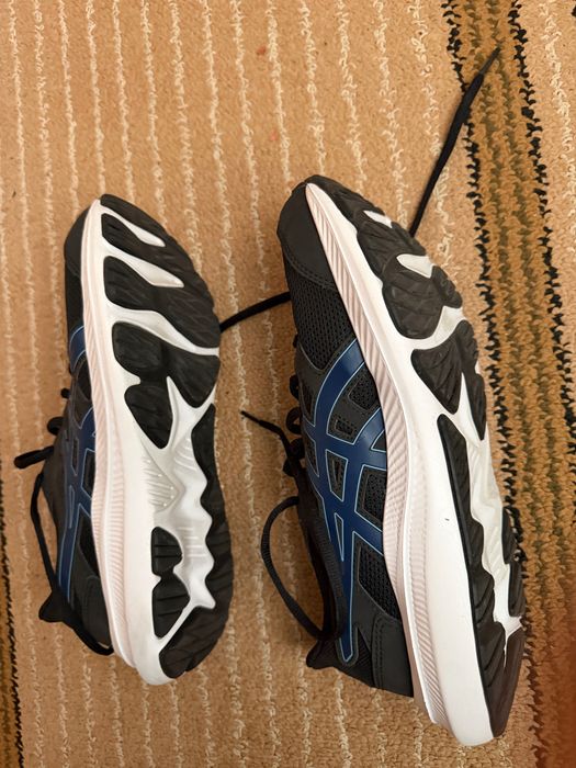 Asics Маратонки за бягане Jolt 4