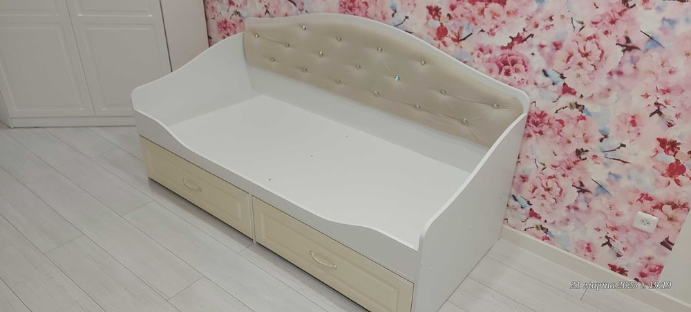 Кровать подростковая.