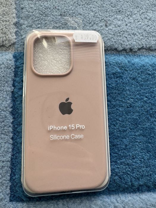 Vand 6 huse iphone 15 Pro la 100 lei toate