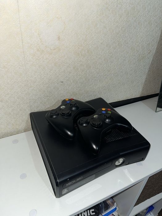 Xbox 360 slim 2 геймпада 20+ игр