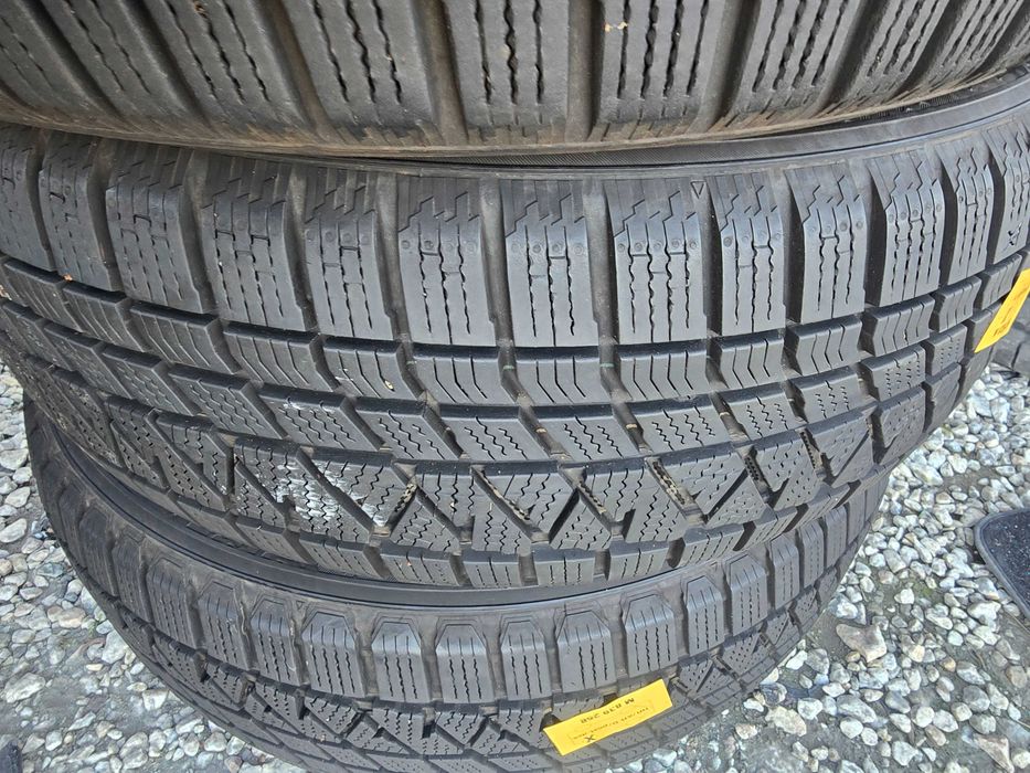 Зимни гуми  KUMHO  235/55/19