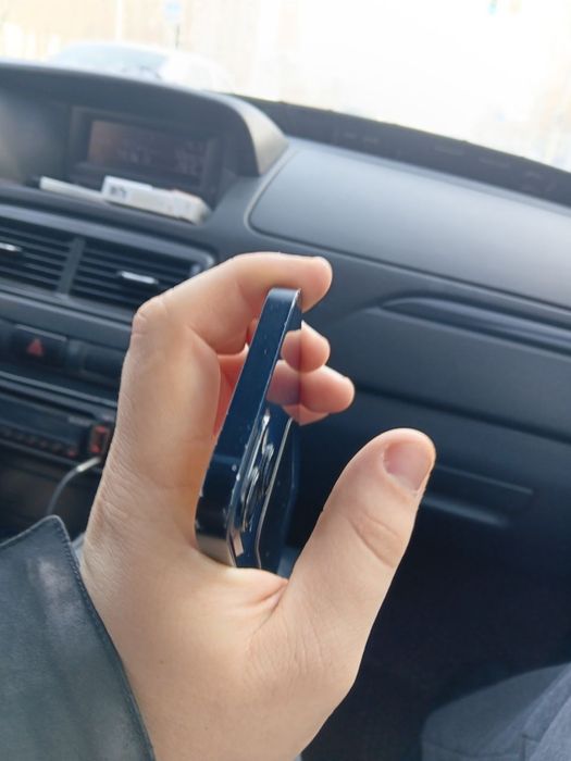 Продам IPhone 13/128