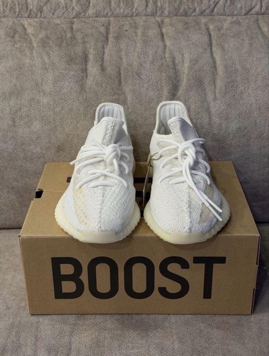 Yeezy 350 V2 White – Mărimea 42 | Clean & Premium
