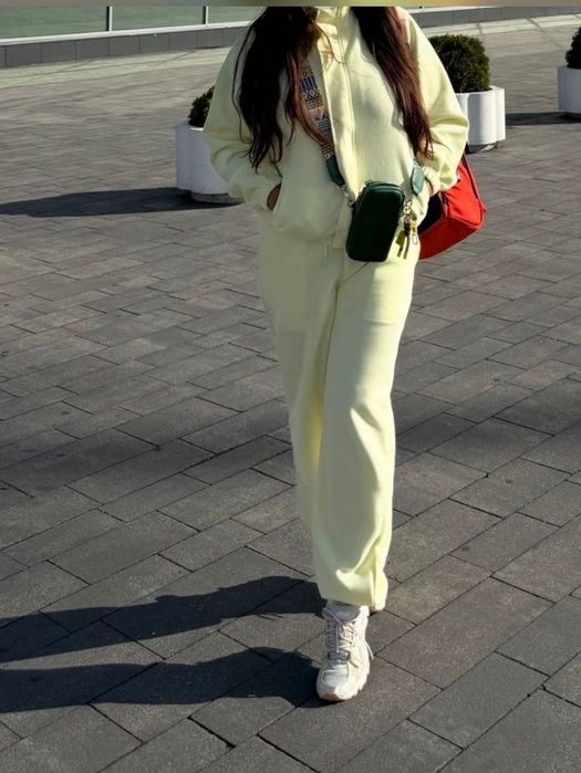 Костюм сливочного цвета