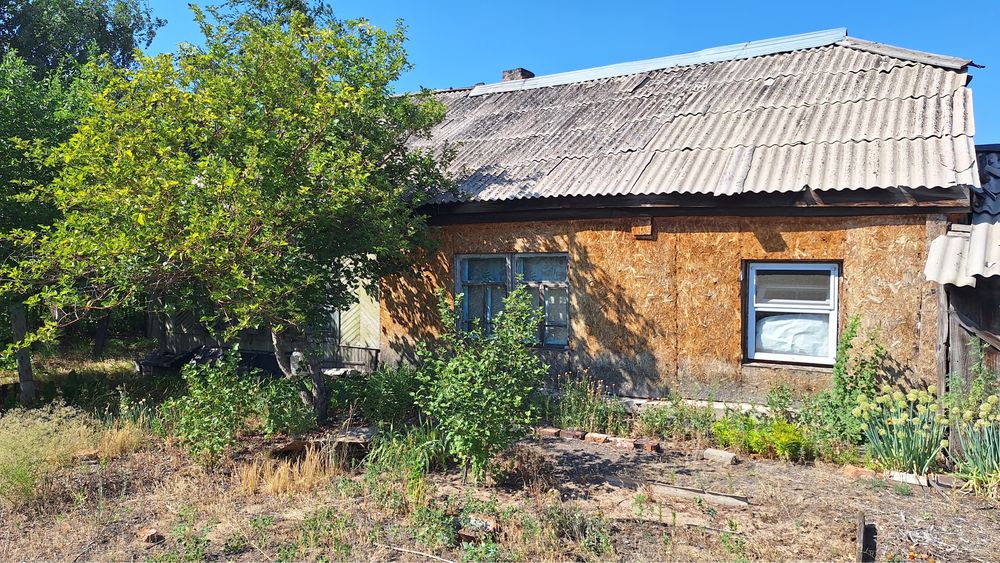 Продам дом,четыре комнаты .