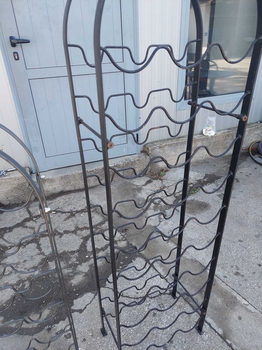 Стойки за вино . .