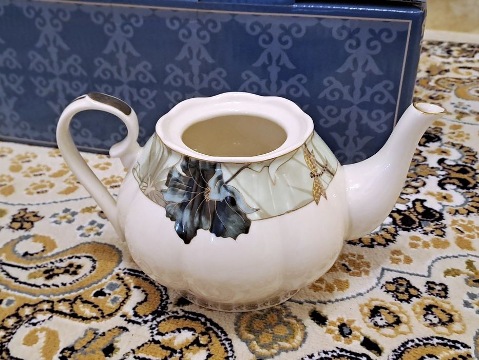 Фарфоровый чайный сервиз