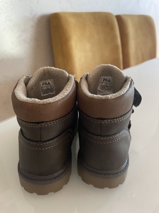 Продавам детски боти Fila