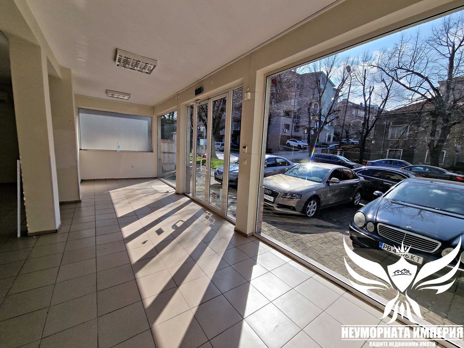Дава се под наем Магазин в Асеновград - 180 кв.м за 947.58 € - Снимка #1