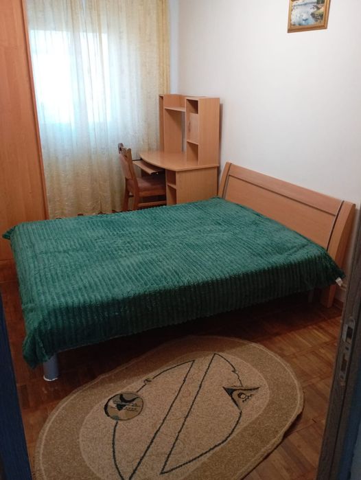 Închiriez apartament 3 camere