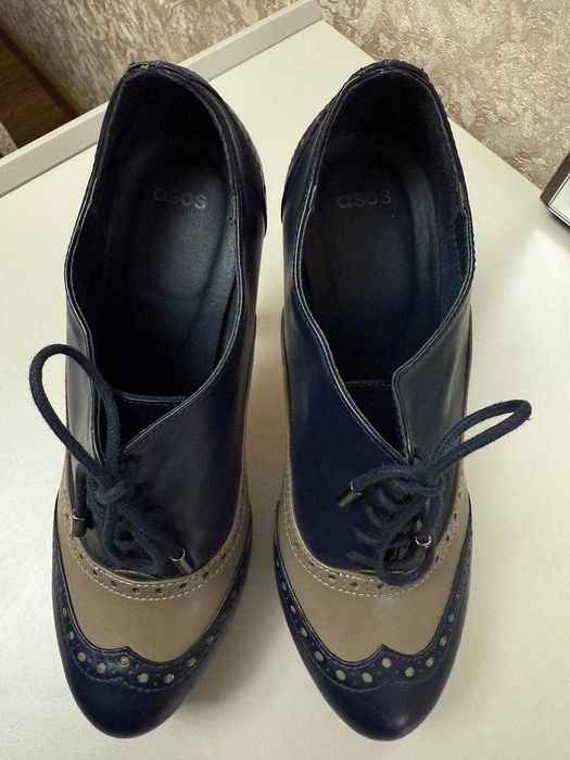 Продаются Ботинки на каблуке ASOS