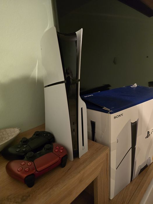 Vand PS5 DISK Edition 1TB cu 2 Manete