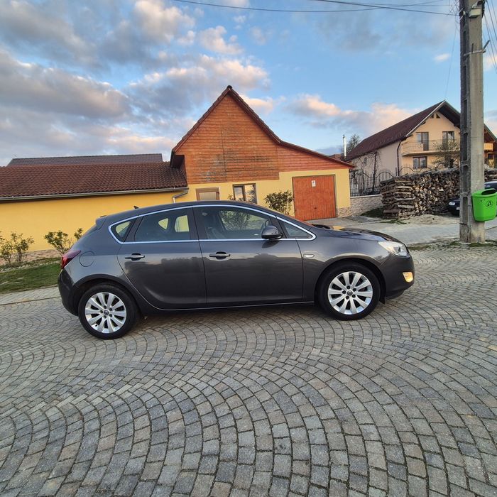 Opel Astra J /diesel /Euro 5/Navi /110 CP /Rate /Garantie /Germania /2011